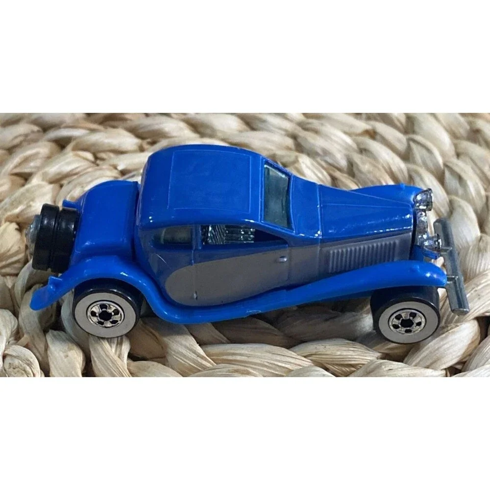 Hot Wheels '37 Bugatti 1980 Blue/Gray Whitewall Tires Made In Malaysia